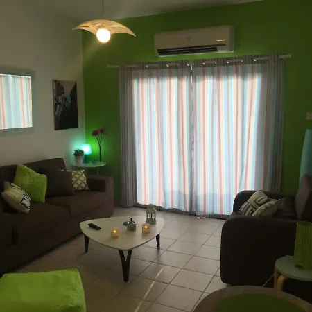 Studio In - Cyprus - Great Location דירה